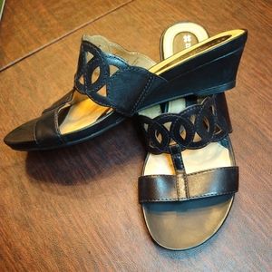 Women's Naturalizer black leather sandals, Like new , Sz 5.5 M